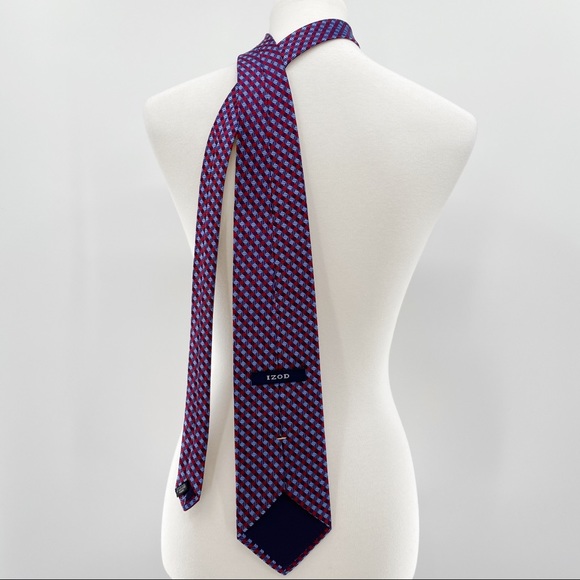 IZOD 100% Silk Tie - Picture 2 of 3